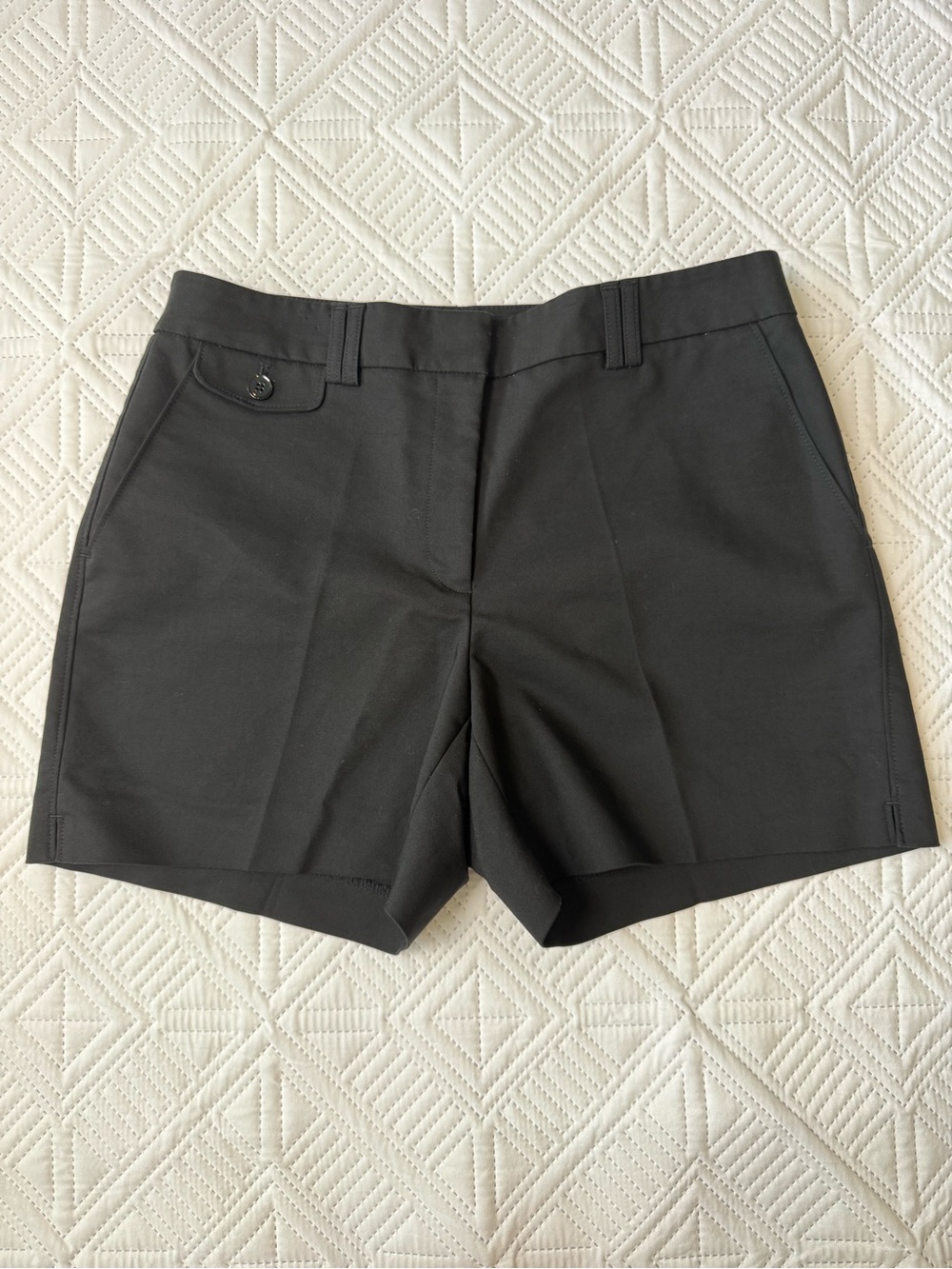 White House Black Market 5” Tailored Shorts Size 6 Black